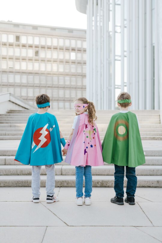 Nachhaltiges Superhelden-Kinderkostüm von Atelier Spatz