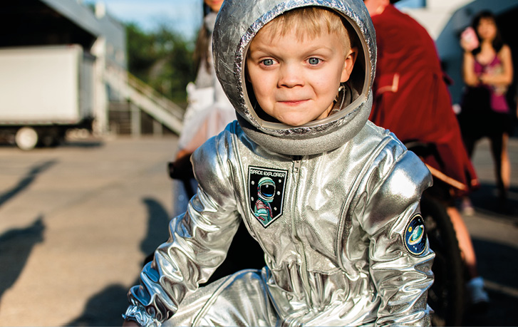 Atelier Spatz excited for dress up astronaut