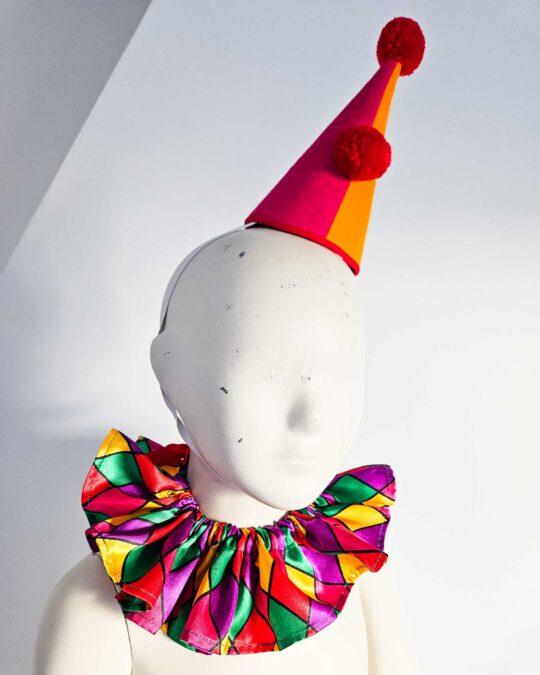 Atelier Spatz Colourful pointy clown hats and collars for kids