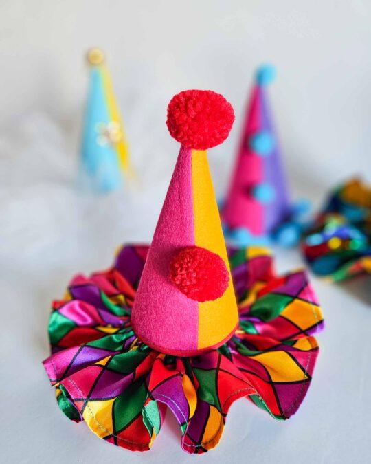 Atelier Spatz Colourful pointy clown hats and collars for kids