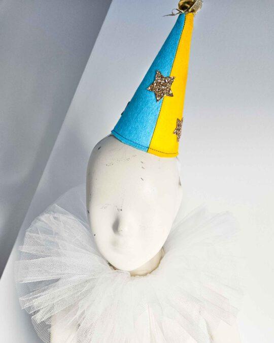 Atelier Spatz Colourful pointy clown hats and collars for kids
