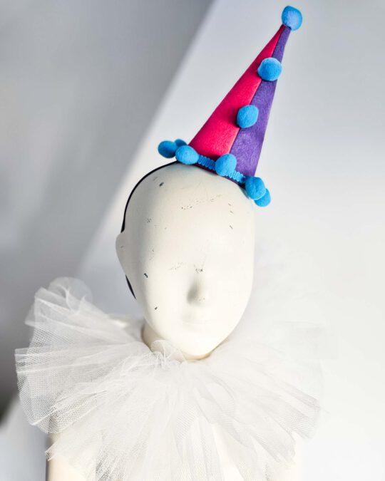 Atelier Spatz Colourful pointy clown hats and collars for kids