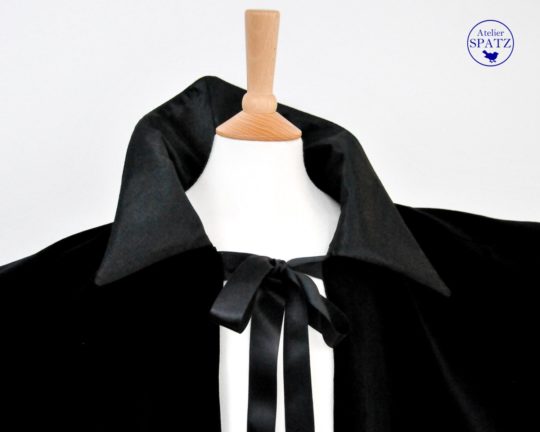 Halloween Dracula Bat Wing Cape in pure cotton velvet | Vampire Costume