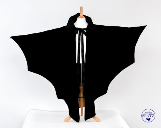 Halloween Dracula Dracula Bat Wing Cape in pure cotton velvet | Vampire Costume