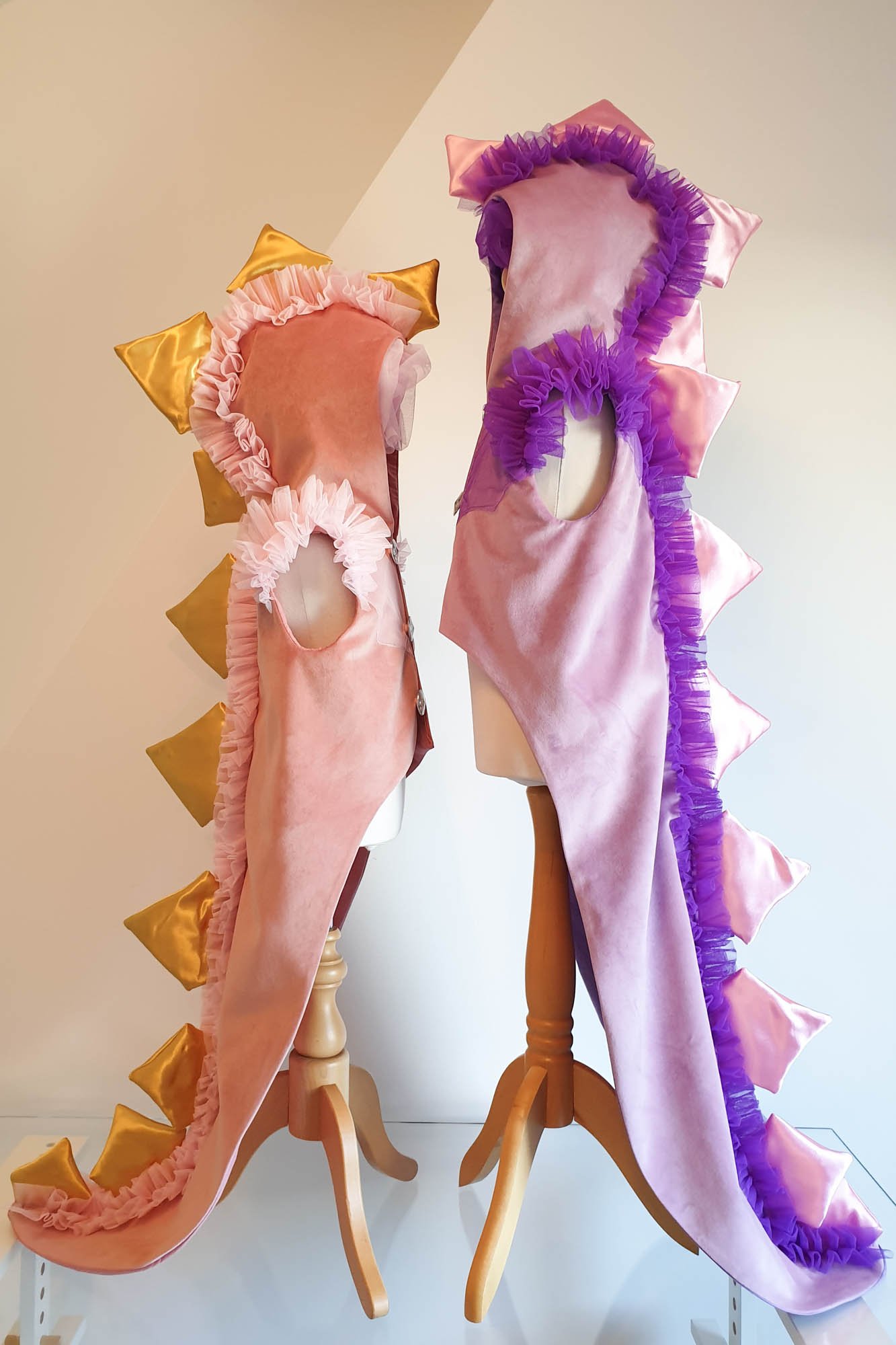 Costume de dinosaure arc-en-ciel pastel pour enfants
