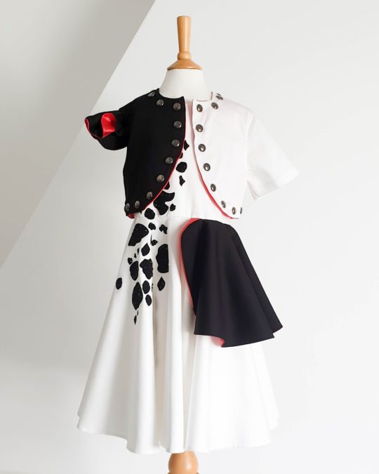 Robe et veste inspirées de Cruella comme costume d'Halloween